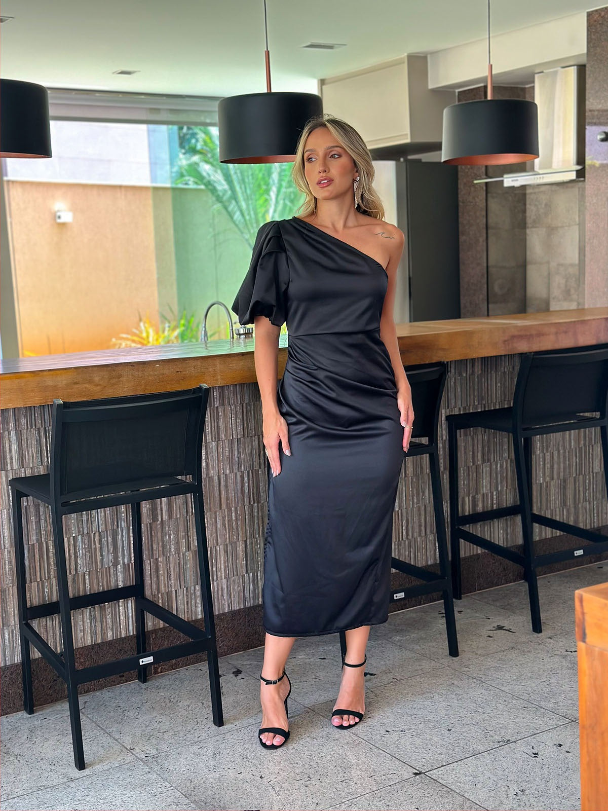 Vestido Midi Renata Preto